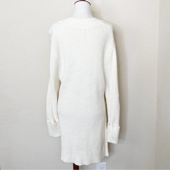 Athleta Shasta V-Neck Sweater Wool Blend
Chunky Ribbed Hi Low Hem Dove Cream - Picture 8 of 14